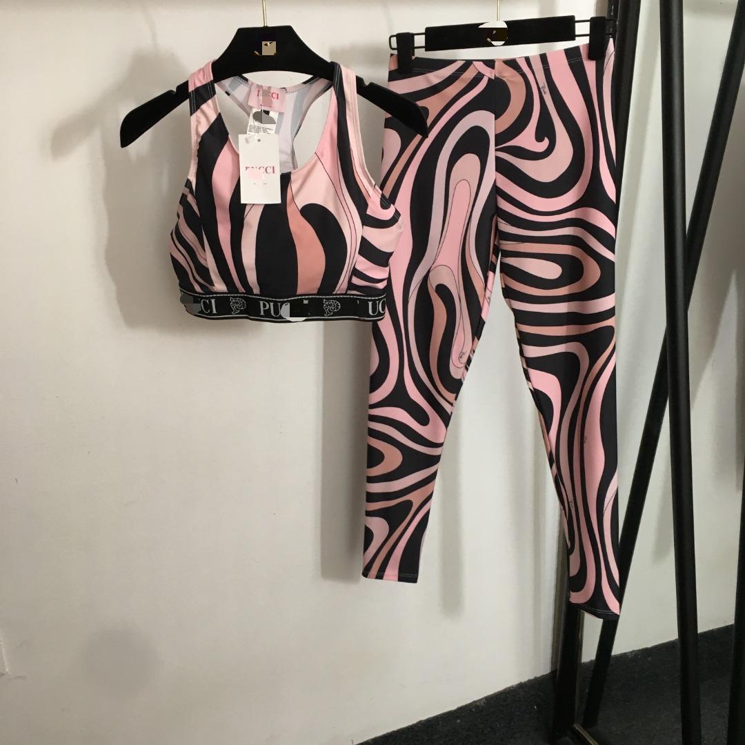 yoga sport suit

 Three       3D    Bret    Home